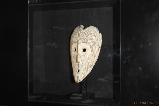 Eksponat muzeum Barbier - Mueller, maska z Gabonu