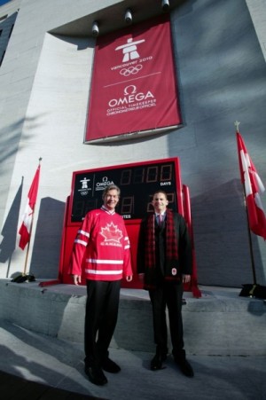 Ambasador Kanady Gary Doer z Brand managerem Omega Gregorym Swiftem
