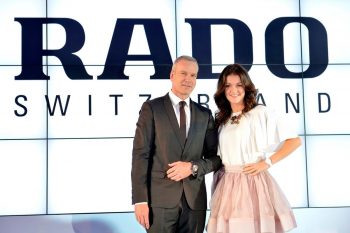 Matthias Breshan (CEO RADO) i Agnieszka Radwańska