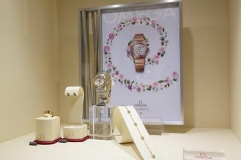 Prezentacja zegarka i biżuterii Omega