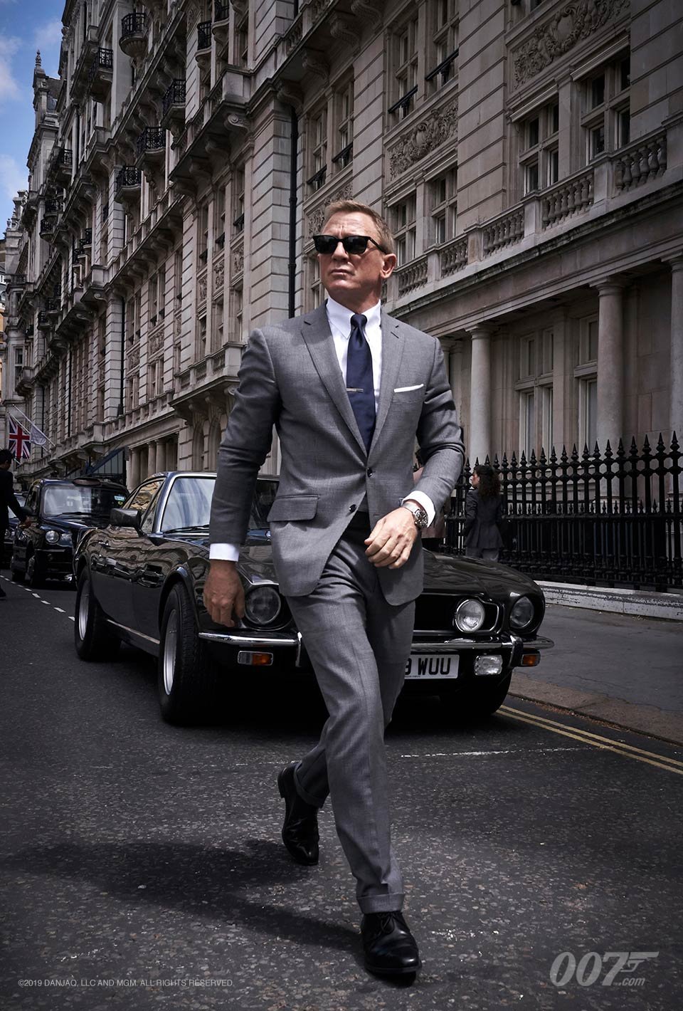 James Bond i Aston Martin Vantage V8 / foto: 007.com