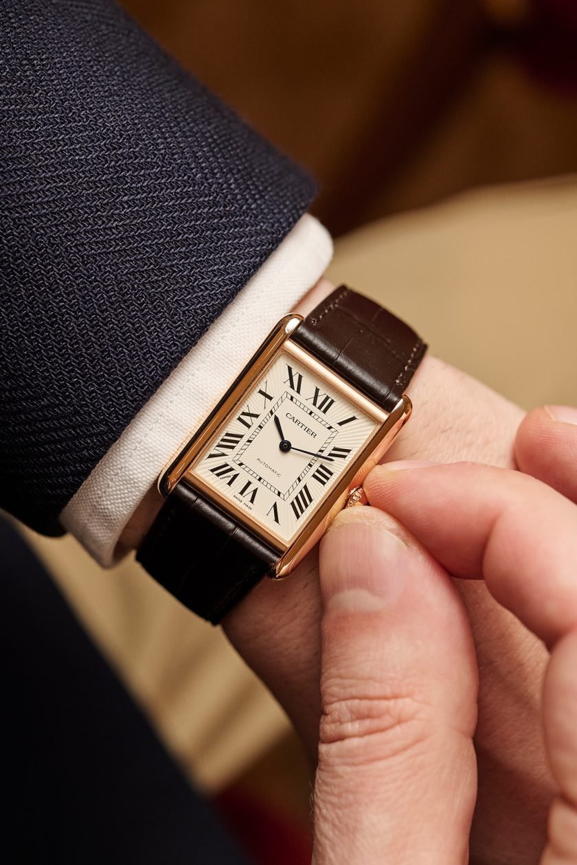 Cartier Tank Louis Cartier na nadgarstku