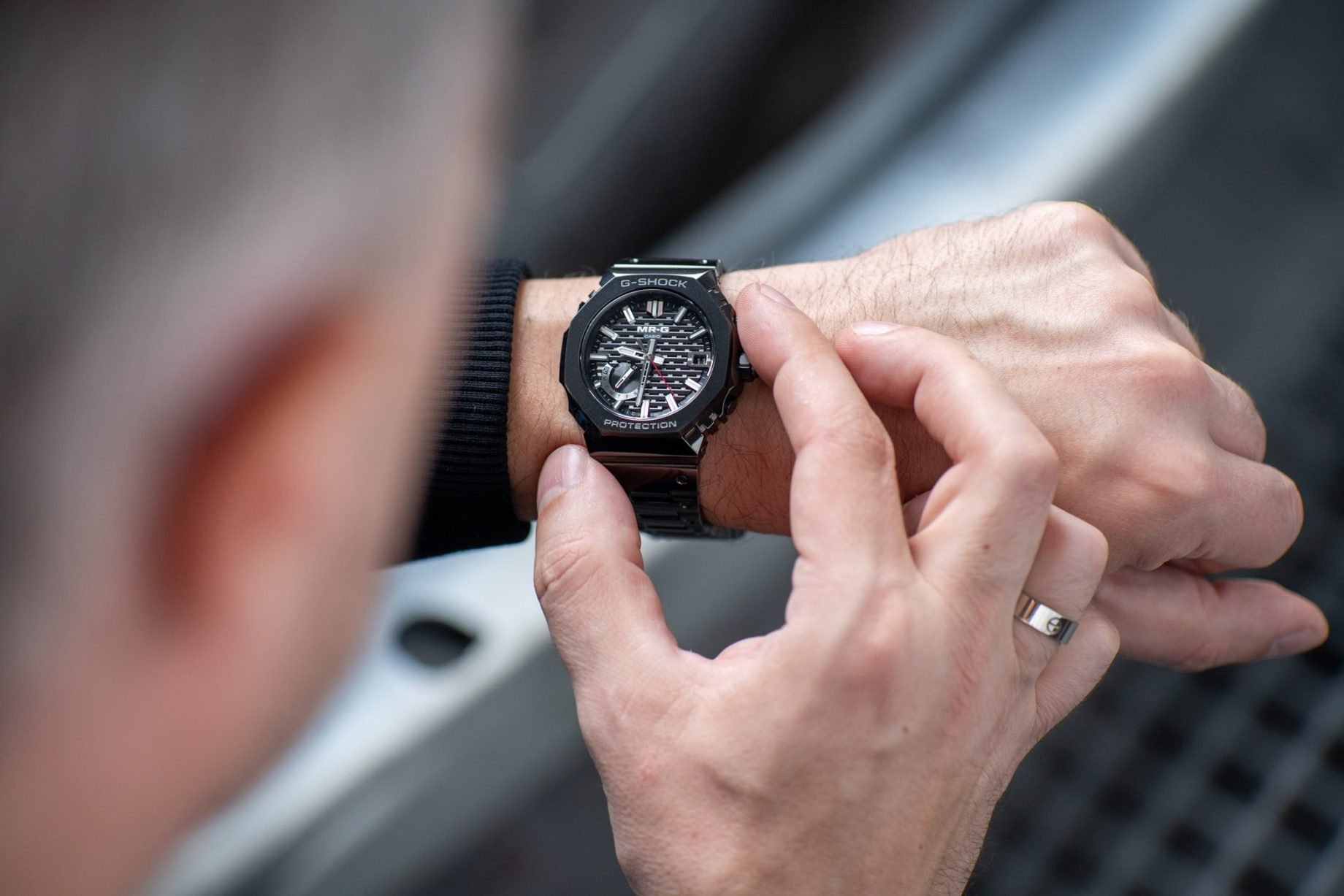 G-SHOCK MRG-B2100B - na nadgarstku
