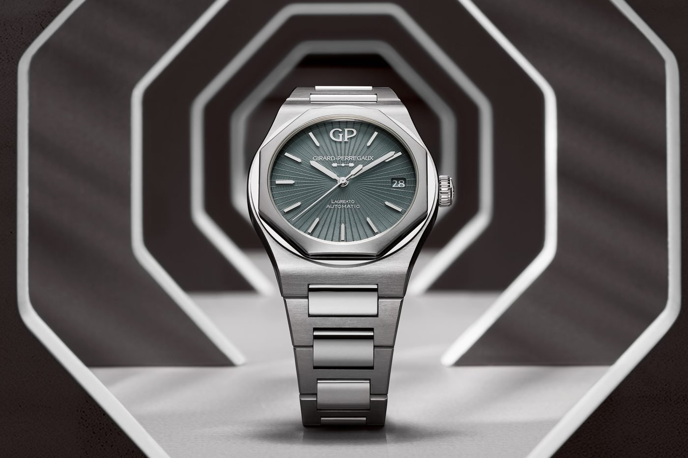 Girard-Perregaux Laureato 42 mm Infinite Grey