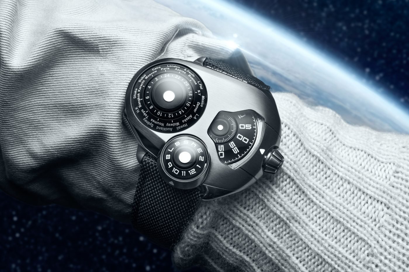 SpaceOne WorldTimer – kosmiczny zegarek ze wskazaniem czasu we wszystkich strefach