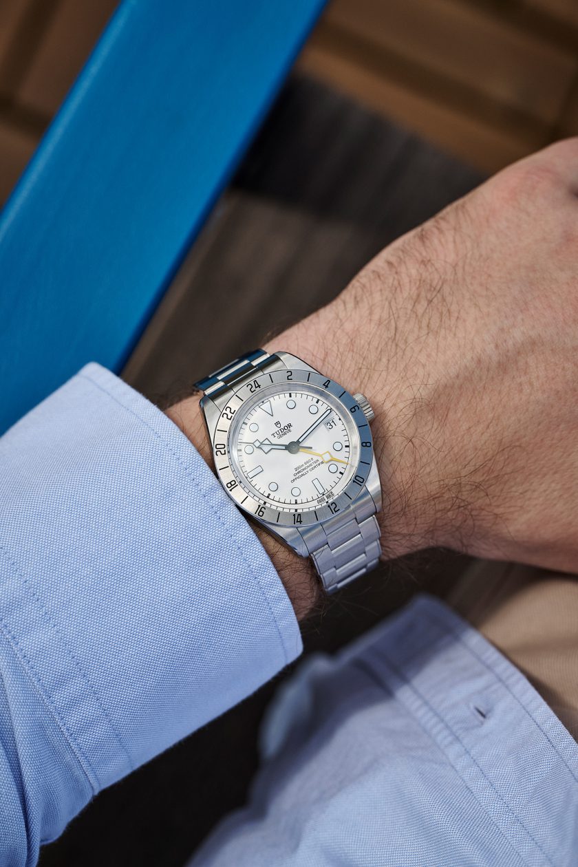 Tudor Black Bay Pro na nadgarstku