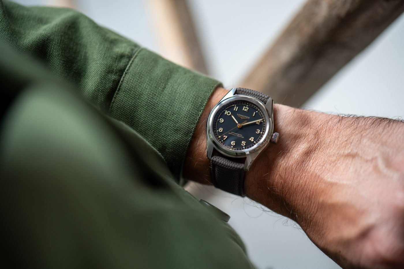 Longines Spirit Pilot na nadgarstku