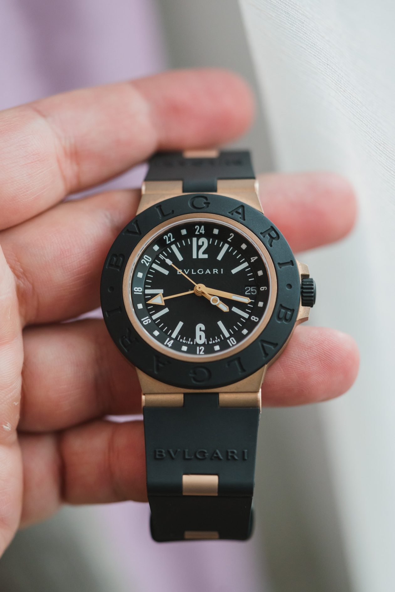 koperta z brązu, gumy i tytanu