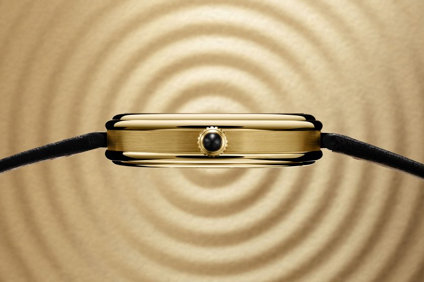 płaska, złota koperta modelu Gerald Genta Minute Repeater