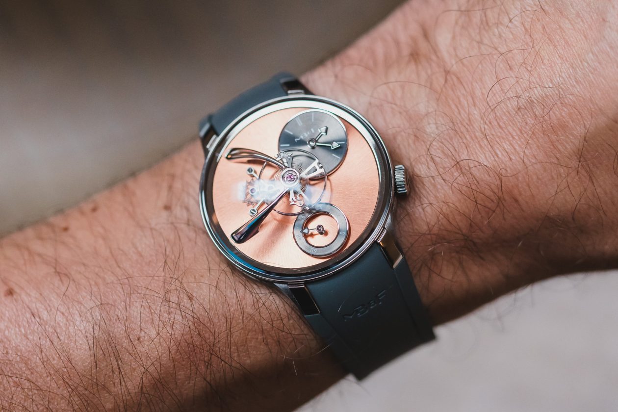 LM 101 EVO na nadgarstku