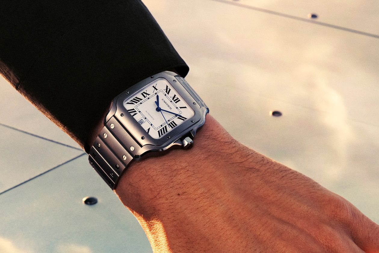 Cartier Santos de Cartier na nadgarstku