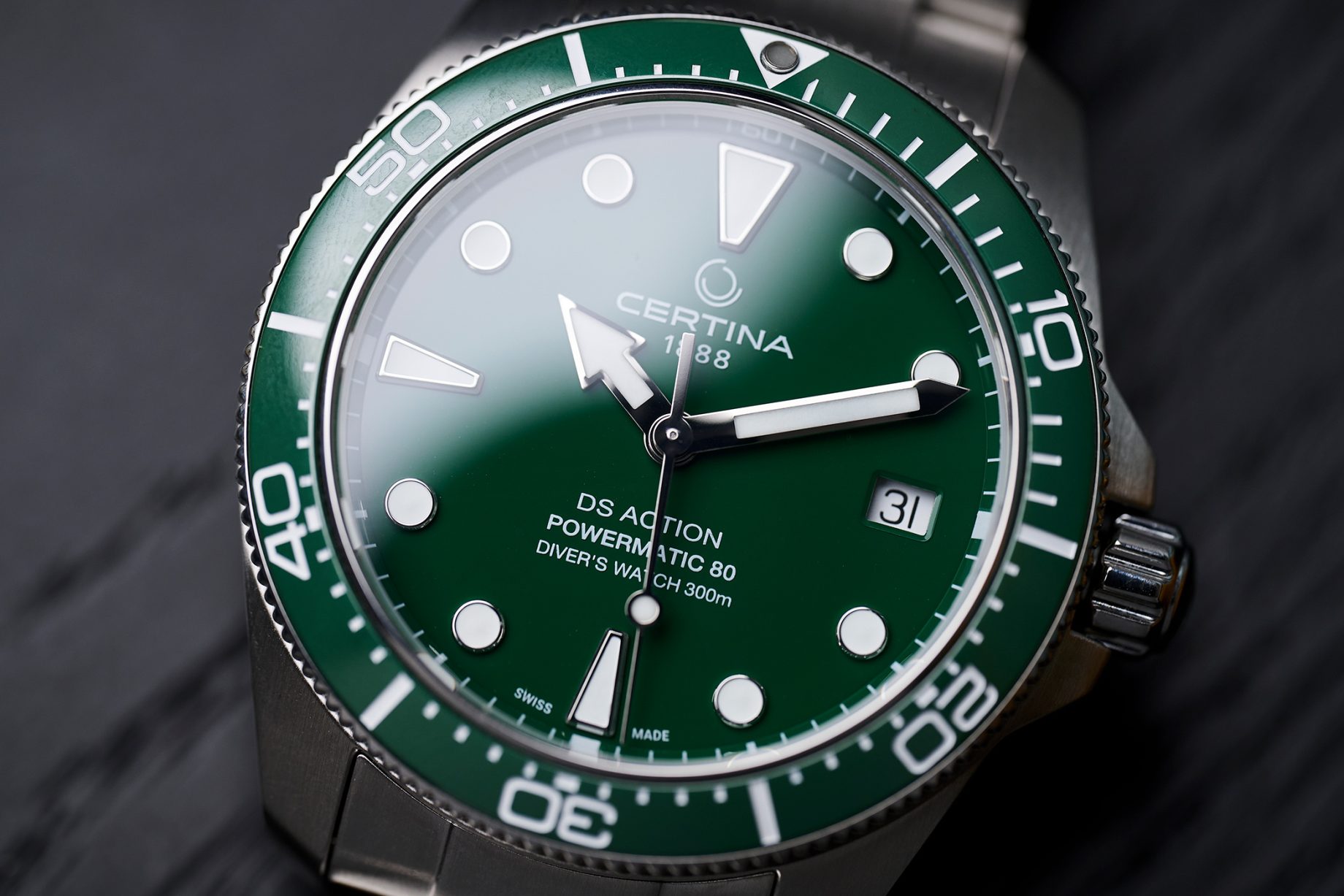 zielona tarcza i ceramiczny bezel