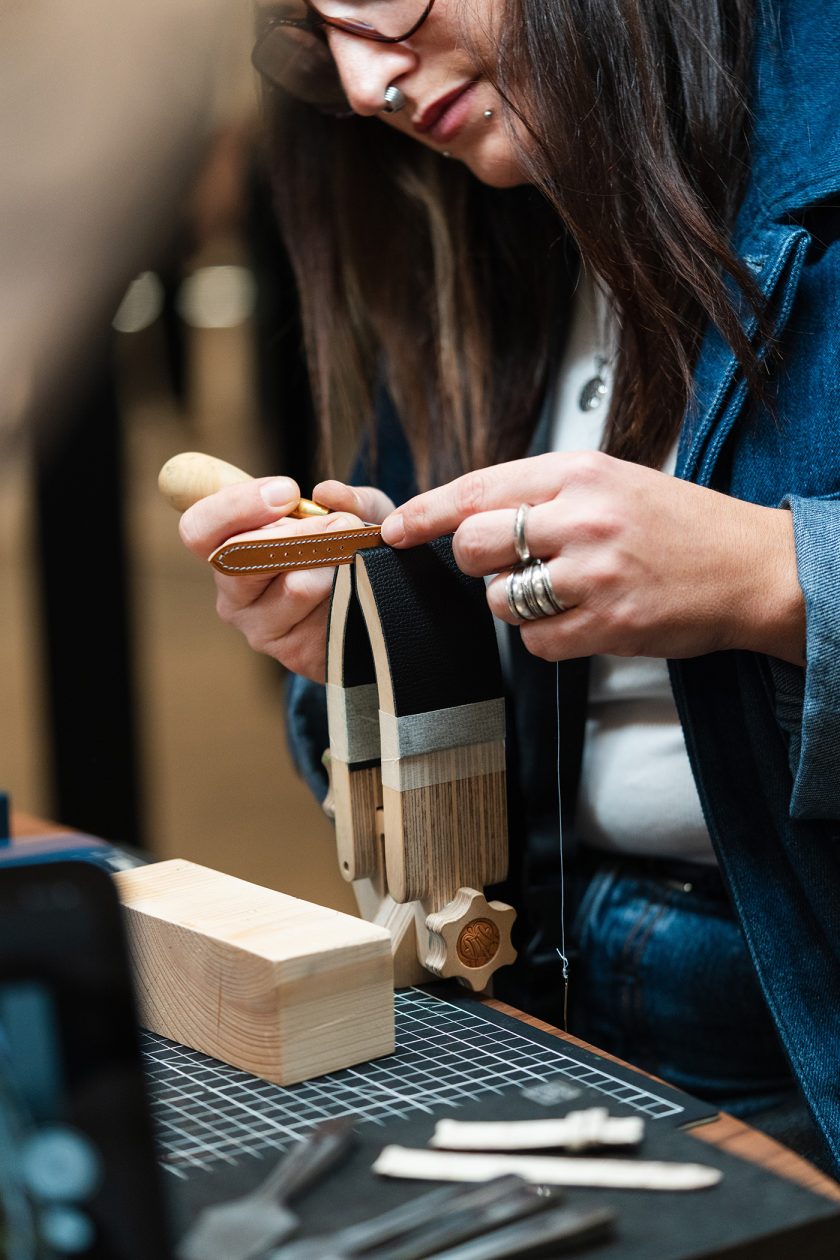 ręczne szycie pasków w wykonaniu marki Rexhep Rexhepi
