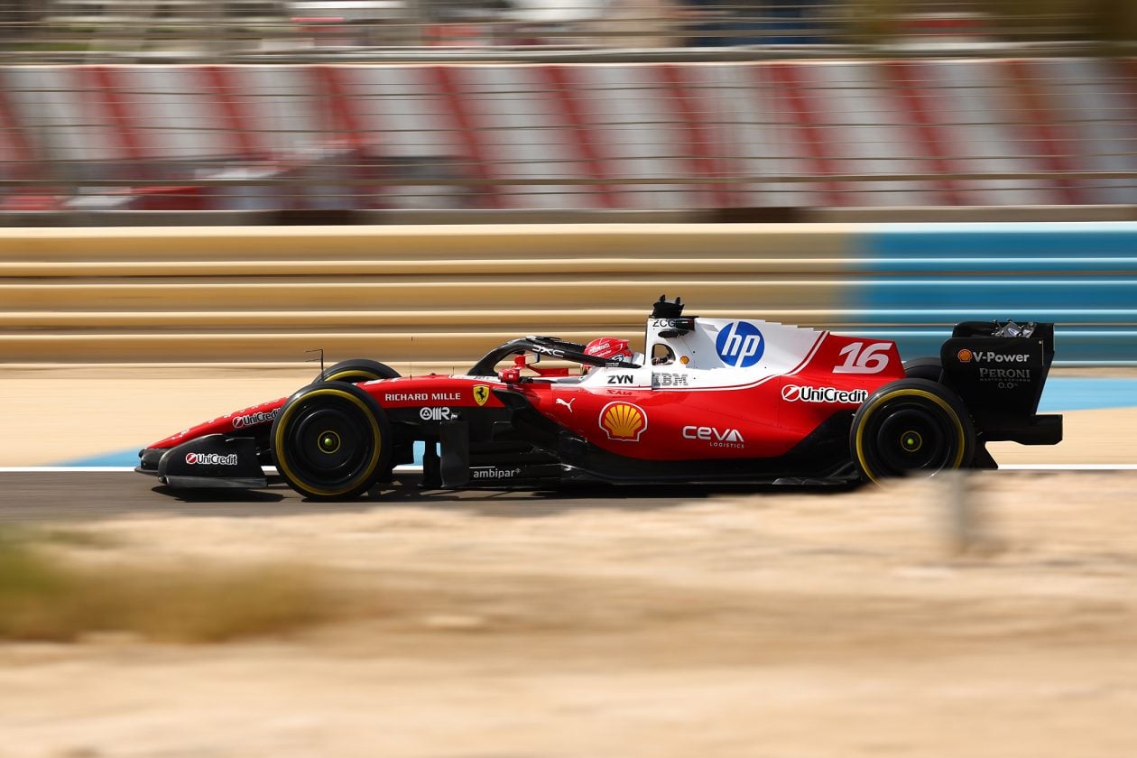 Charles Leclerc za kierownicą bolidu Scuderia Ferrari HP