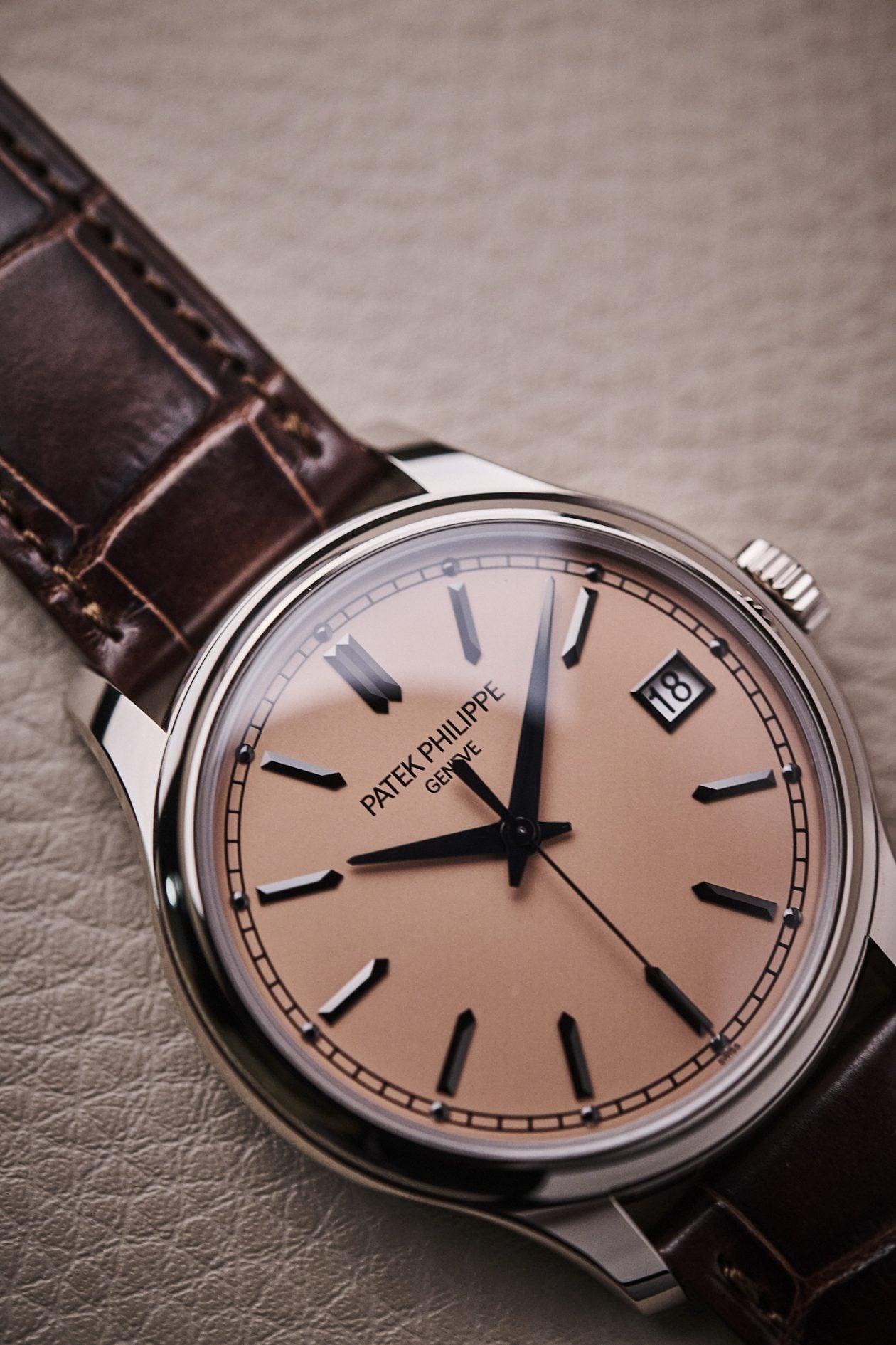 Patek Philippe Calatrava 5227G-015 - tarcza