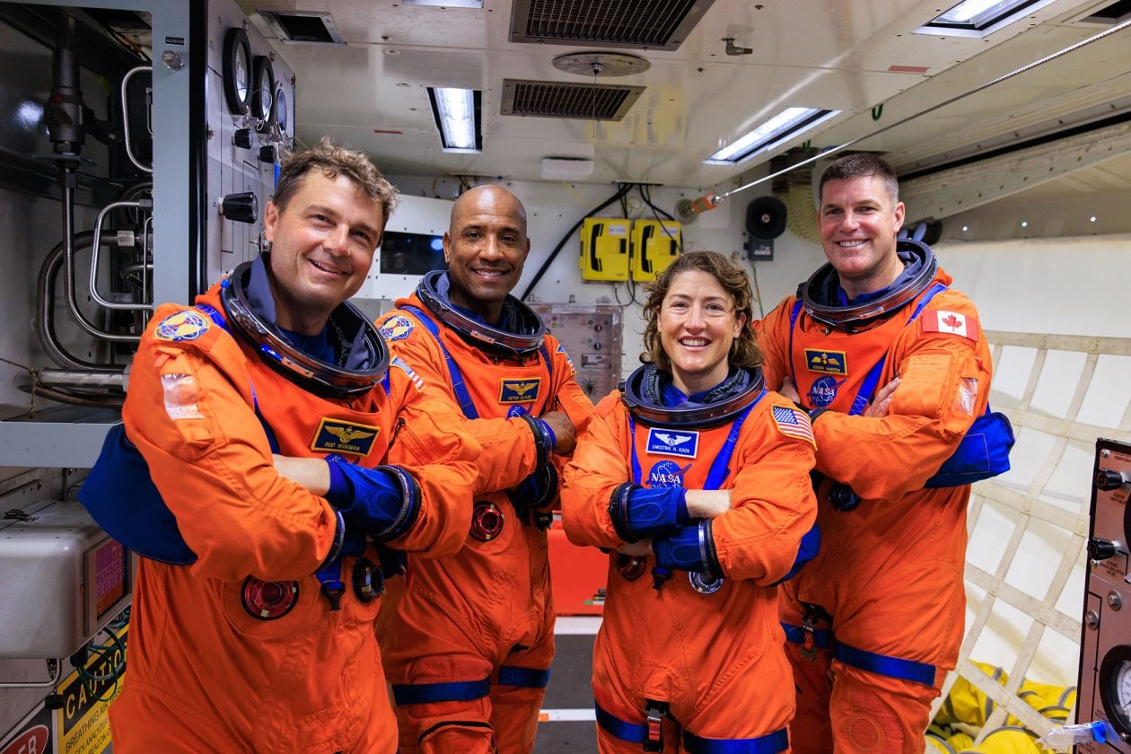 od lewej: Reid Wiseman (Commander), Victor Glover (pilot), Christina Koch (Mission specialist) i Jeremy Hansen (Canadian Space Agency) / foto: NASA