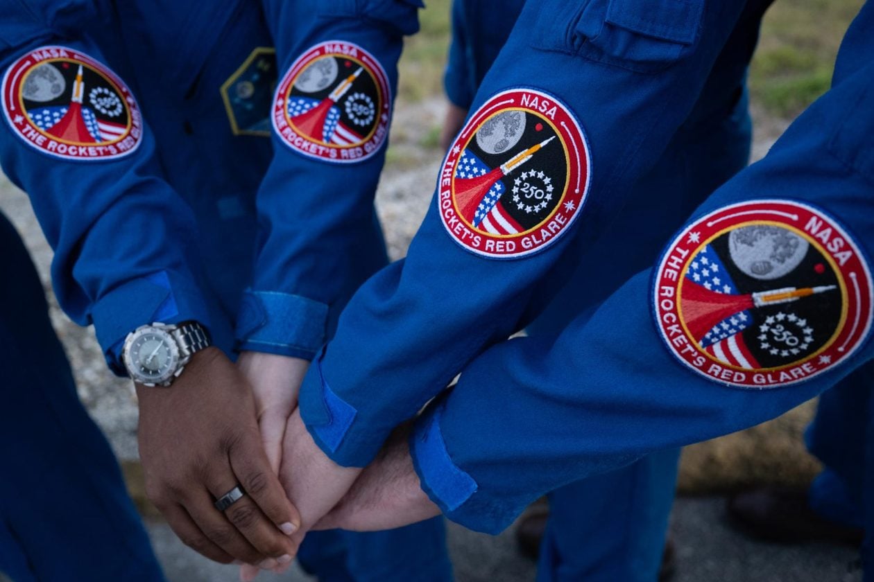 Omega Speedmaster X-33 drugiej generacji na nadgarstku astronauty / foto: NASA