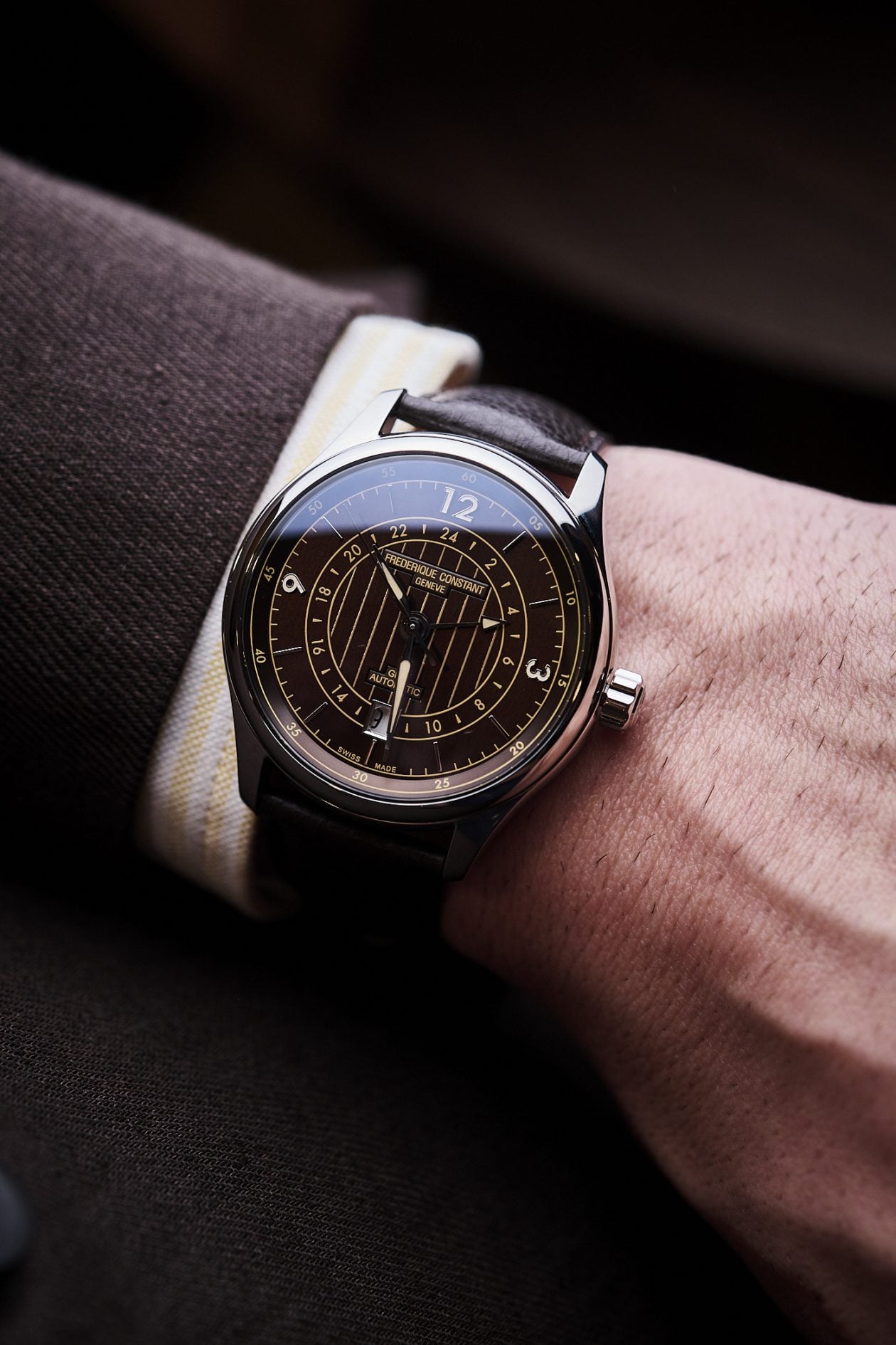 Frederique Constant Classics Runabout Automatic GMT na nadgarstku