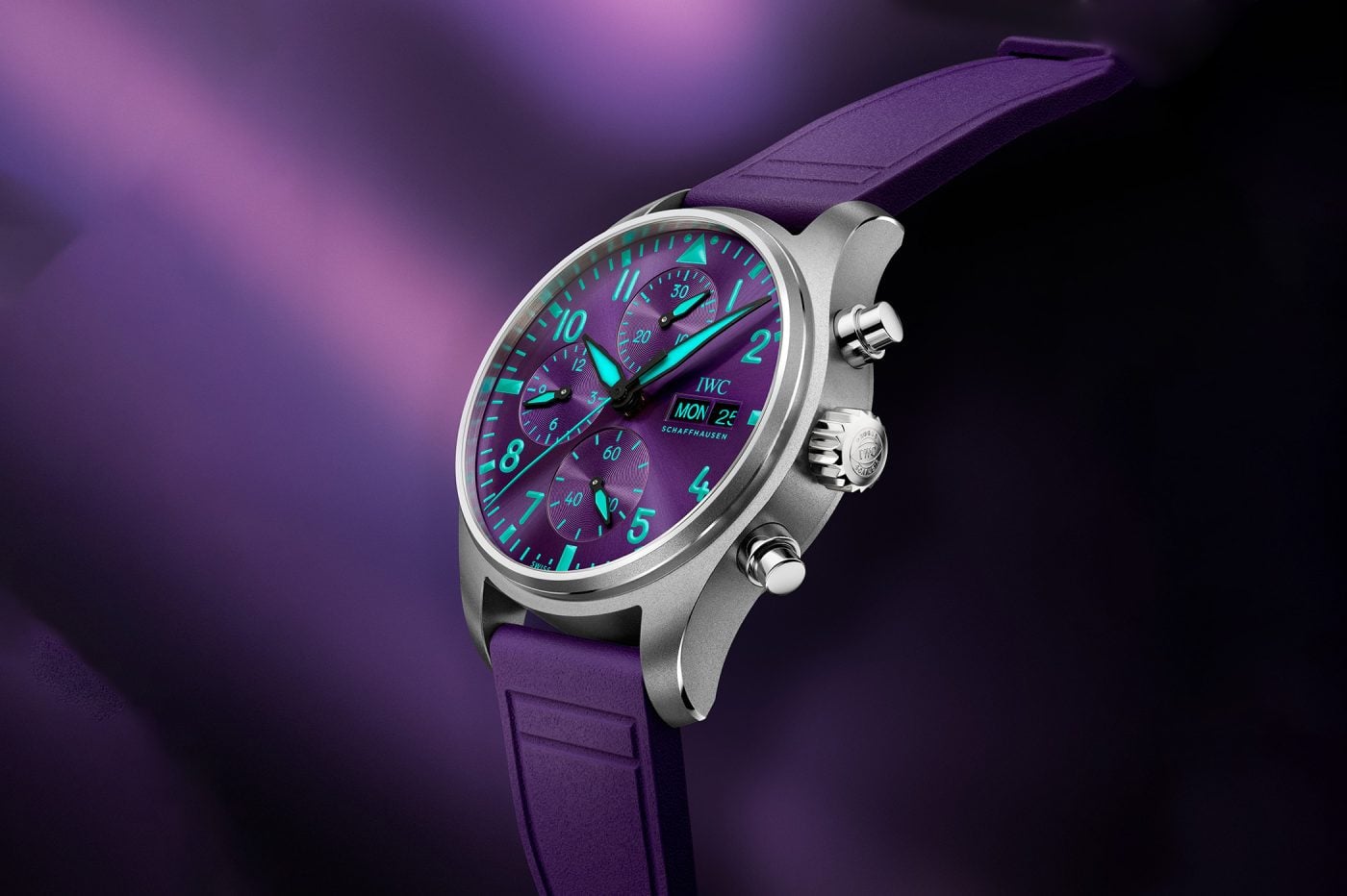 IWC Pilot’s Chronograph 41 Mercedes-AMG PETRONAS Formula One Team – w kolorze inspirowanym narodowym kwiatem Singapuru