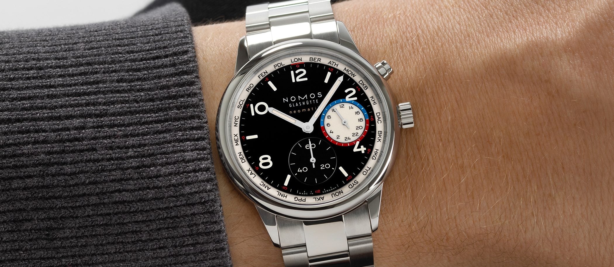 Nomos Glashütte Club Sport neomatik Worldtimer „Dark”