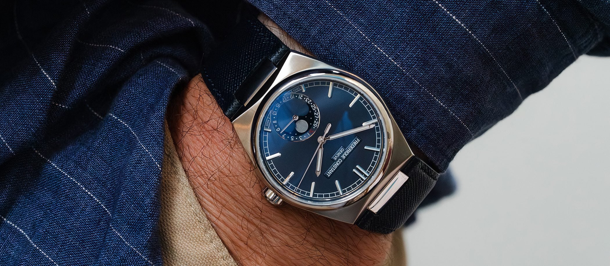 Frederique Constant Highlife Moonphase Date Manufacture - na nadgarstku