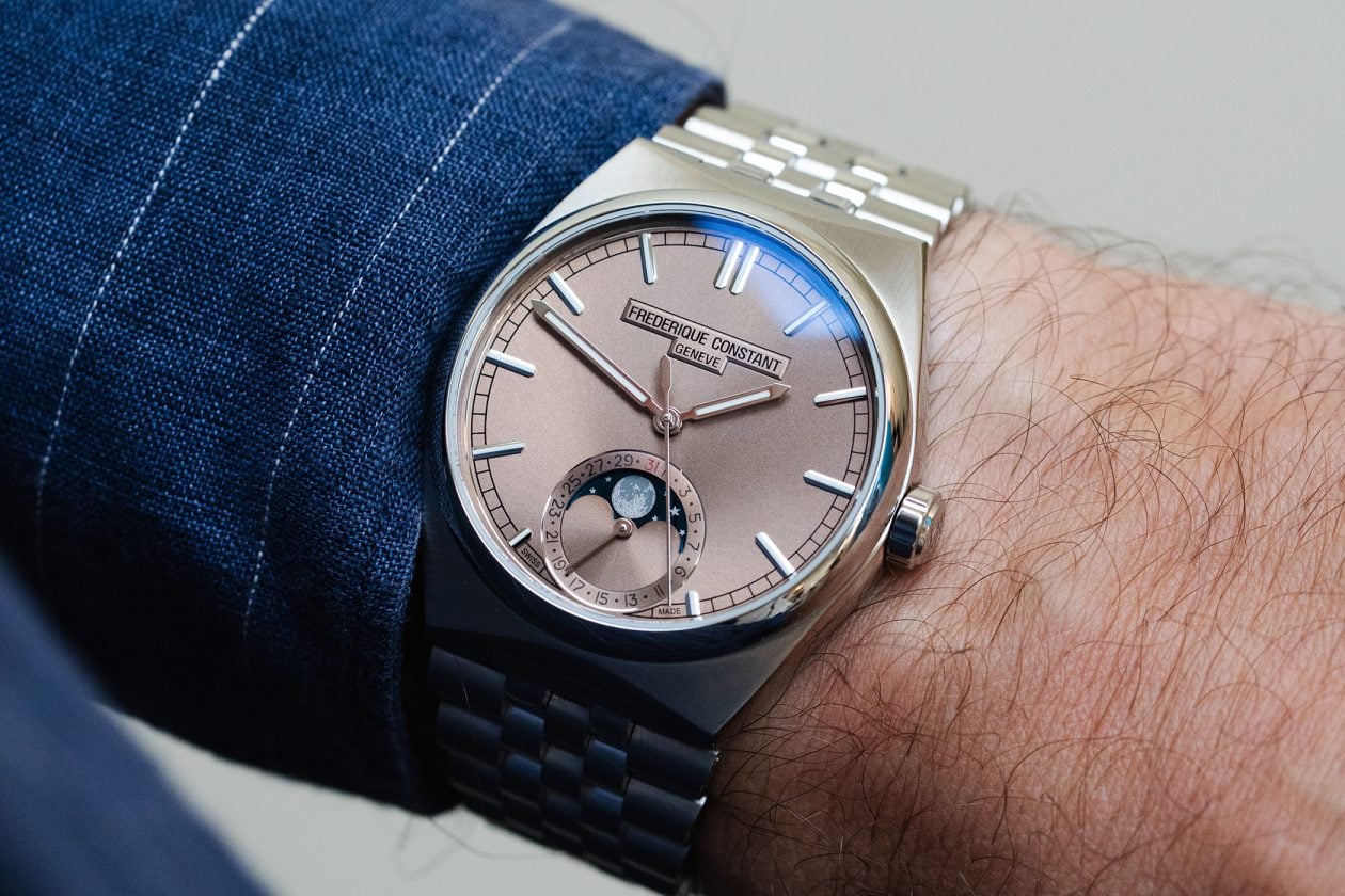 Frederique Constant Highlife Moonphase Date Manufacture - na nadgarstku